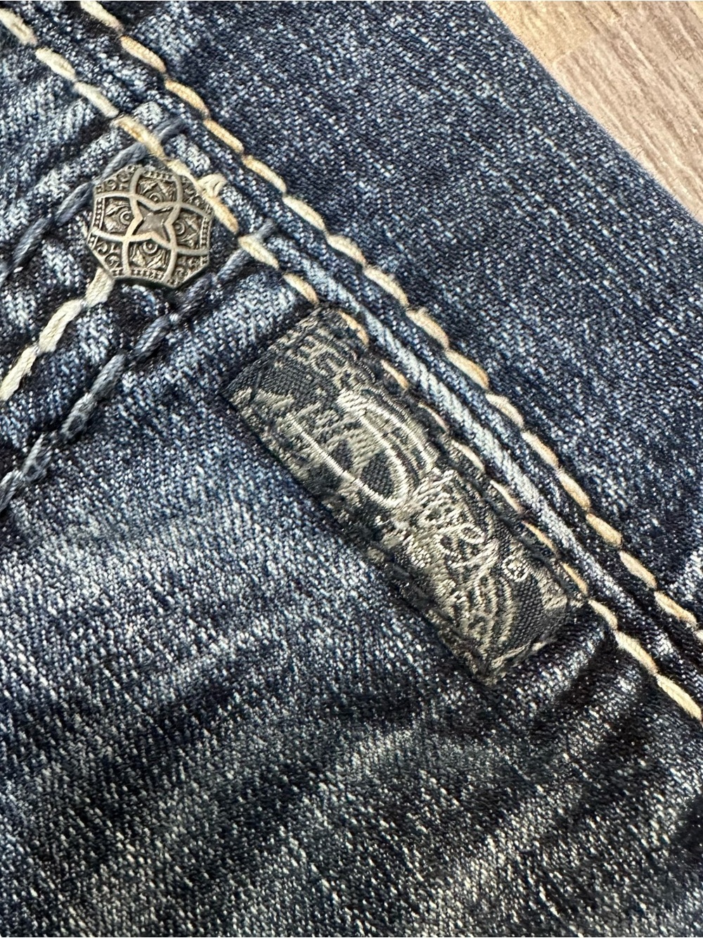 Silver Jeans Dark Indigo Denim Shorts With Embroidered Pockets Women’s 26” - Picture 13 of 14